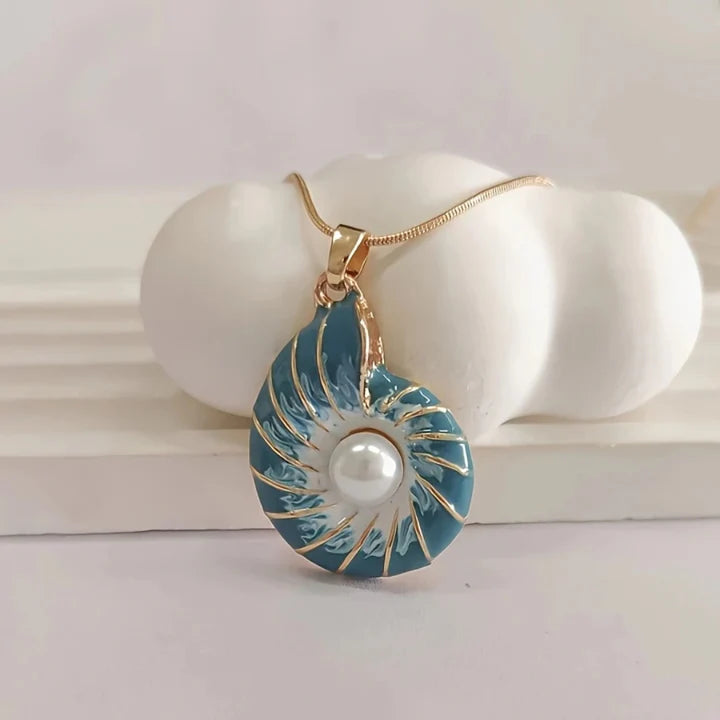 Perlblaue Muschelhalskette