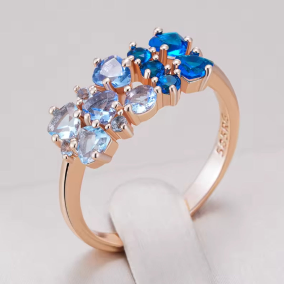 Blauer und weißer kristalliner eleganter Ring