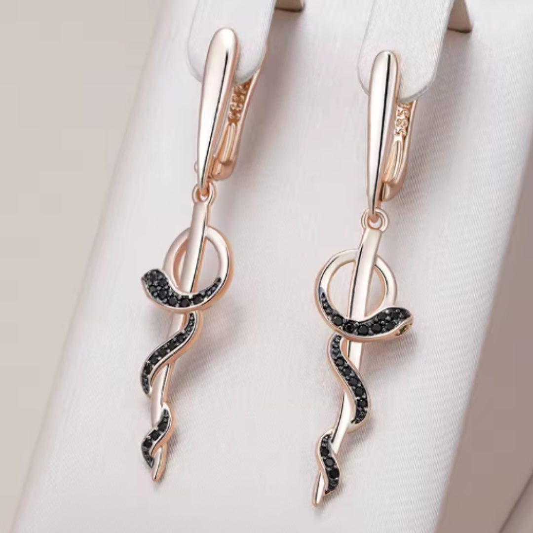 Elegante schwarze Serpentinen-Ohrringe