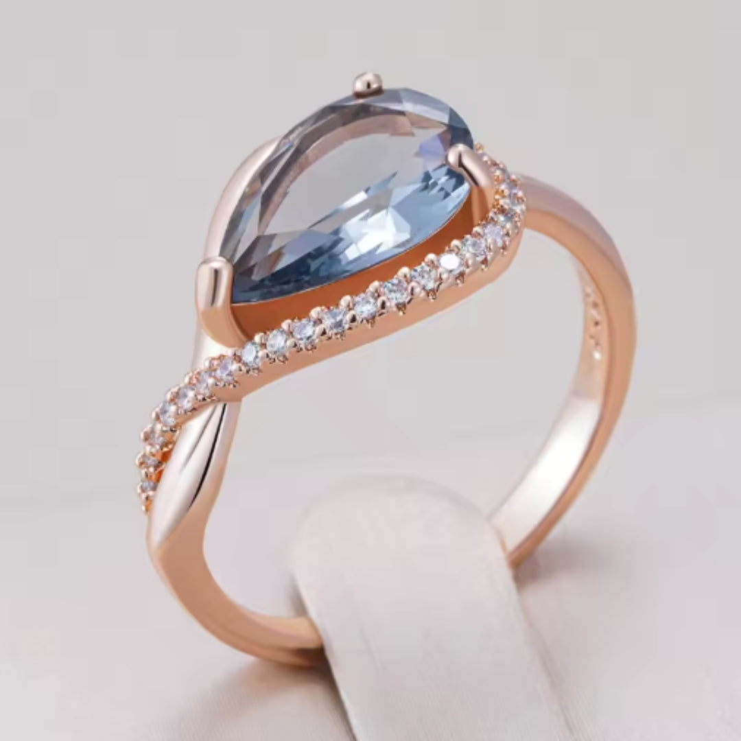 Eleganter Kristall-Wassertropfen-Ring