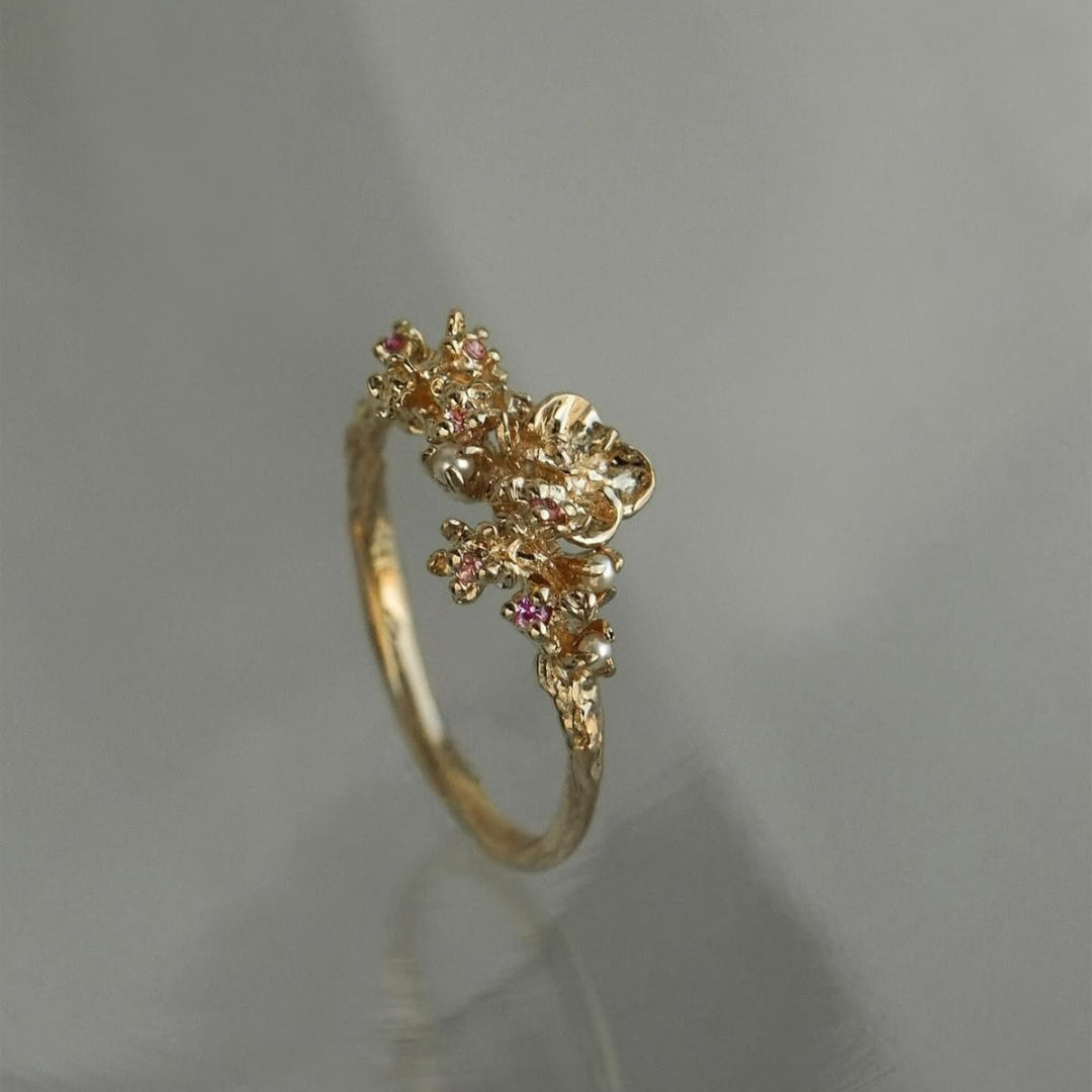 Eleganter goldener Schmiedering