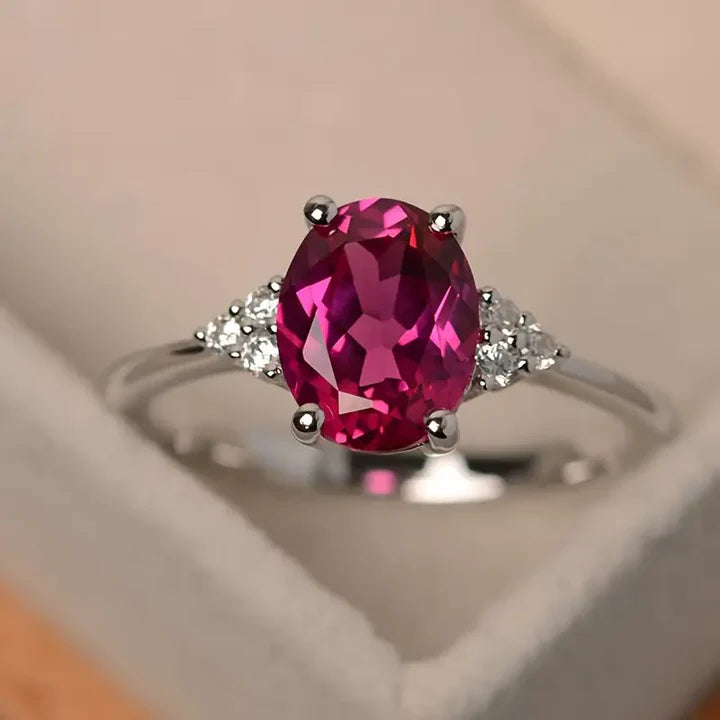 Ovaler Ring mit Granat im Vintage-Look