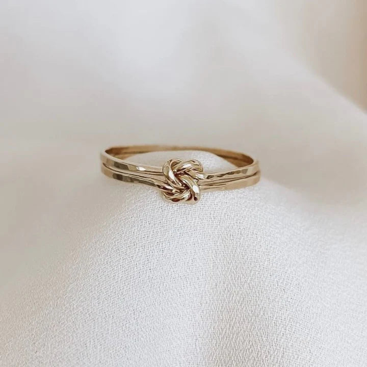 Goldgeknüpfter Ring