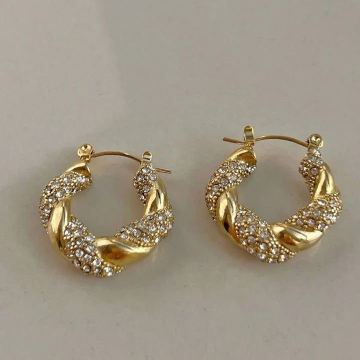 Geflochtene goldene Reif-Ohrringe