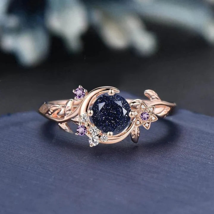 Dunkelblauer kosmischer Goldring