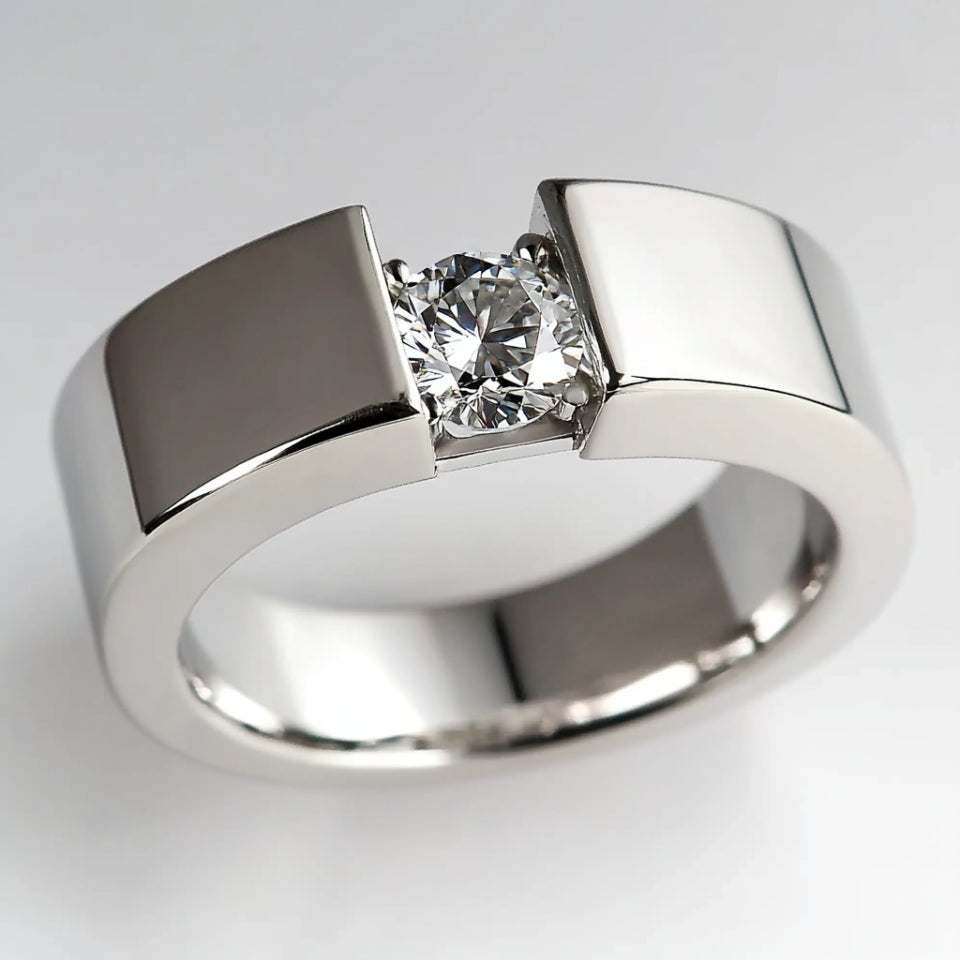 Minimalistischer versilberter Ring mit Vintage-Zirkonia