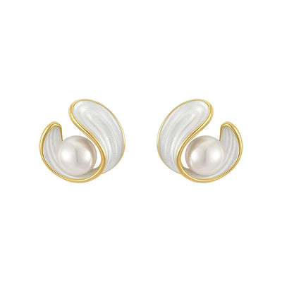 Luxuriöse Ohrringe mit weißem Opal und Perle in Gold