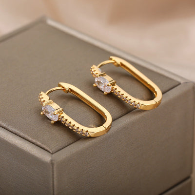 Minimalistische Ohrringe mit Zirkonia in Gold